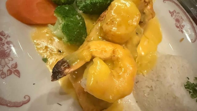 Salmon en Salsa Cancun.