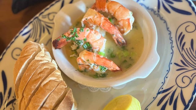 Camarones al Ajillo.